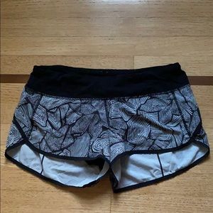 black and white abstract lulu shorts